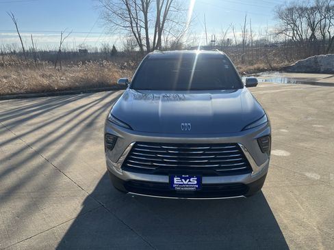 Used 2025 Buick Enclave Preferred image 2