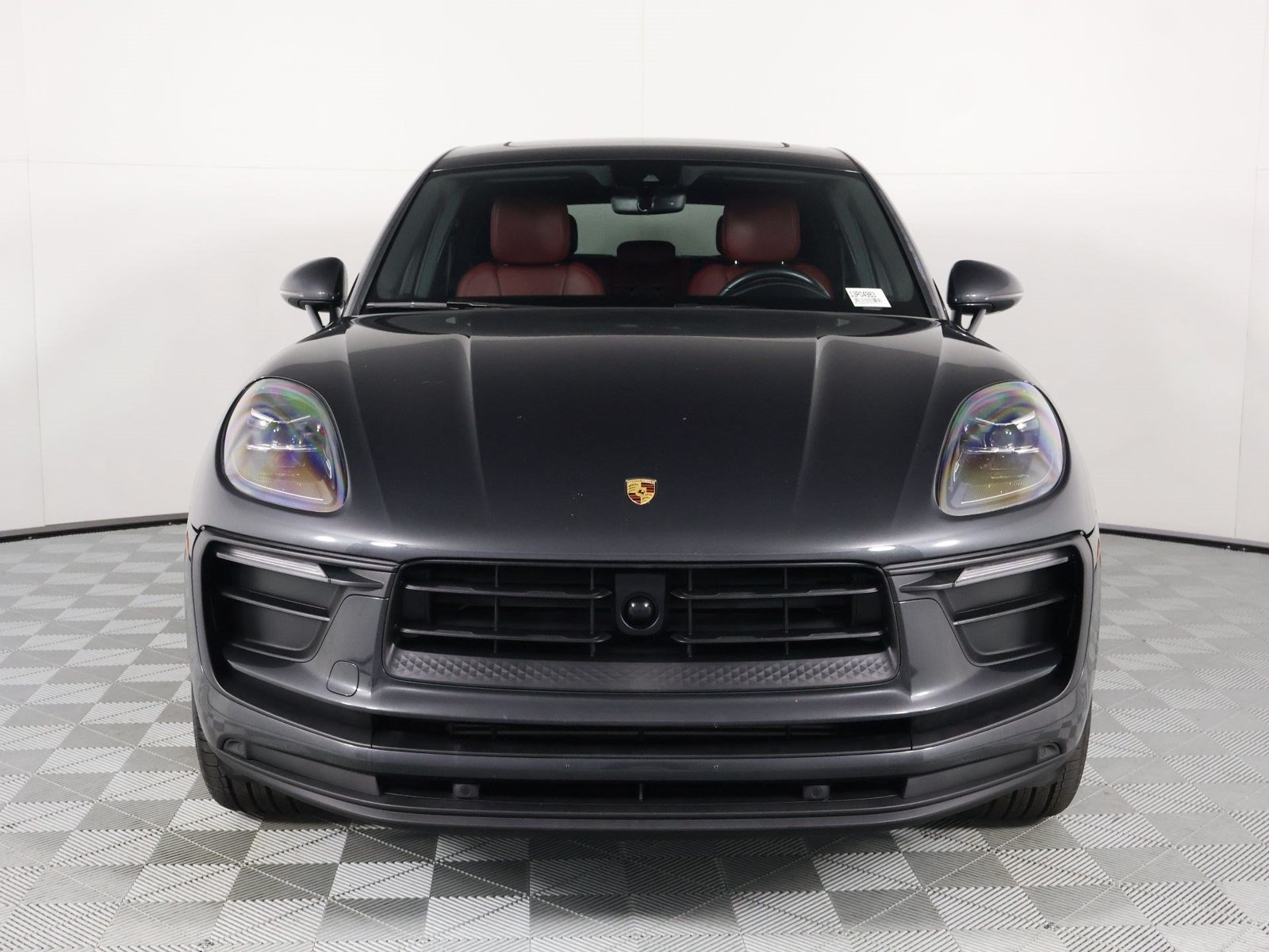 Certified 2024 Porsche Macan AWD/4WD image 10