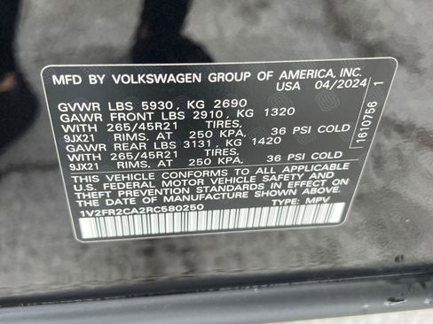 Used 2024 Volkswagen Atlas SEL Premium R-Line AWD/4WD image 33