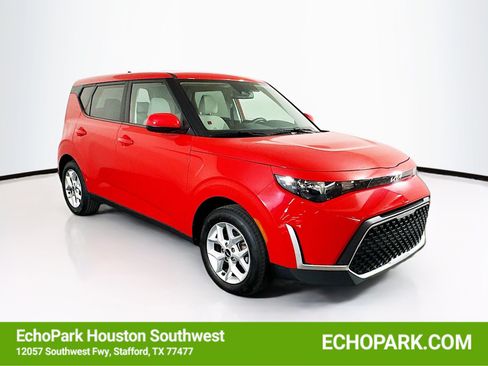 Used 2025 Kia Soul LX w/ LX Technology Package FWD image 1