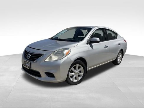 Used 2014 Nissan Versa SV w/ Convenience Package FWD image 1