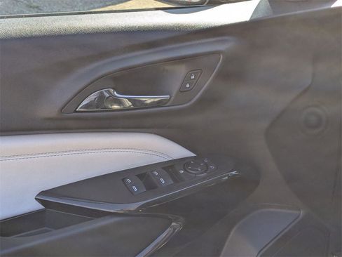 Used 2025 Chevrolet Trax LT w/ LT Convenience Package image 13