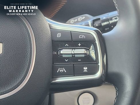 Certified 2025 Kia Sorento EX w/ Panoramic Sunroof Package FWD image 30