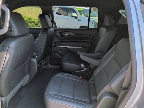 Used 2024 Chevrolet Traverse LT w/ Midnight/Sport Edition FWD image 13