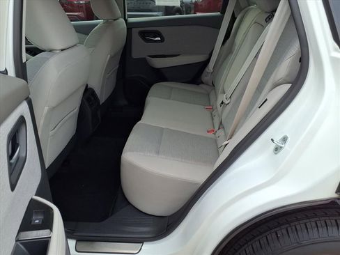 Certified 2022 Nissan Rogue SV image 16