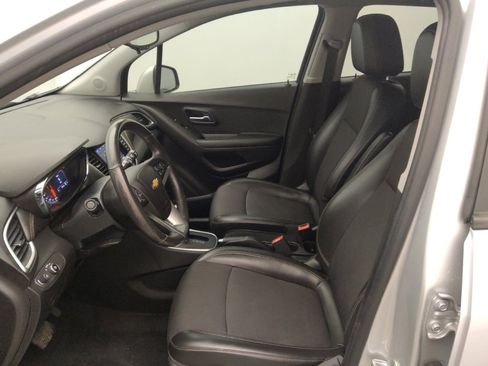 Used 2021 Chevrolet Trax LT w/ Sport Edition FWD image 17