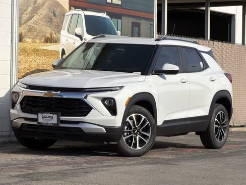 New 2026 Chevrolet TrailBlazer LT w/ Driver Confidence Package FWD image 2