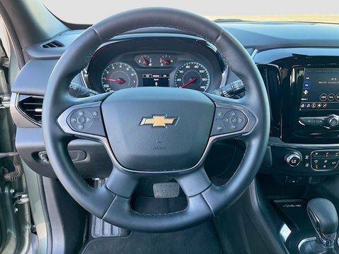 Used 2023 Chevrolet Traverse LT FWD image 11