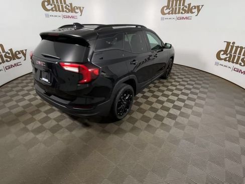 Used 2024 GMC Terrain SLE w/ Driver Convenience Package FWD image 8