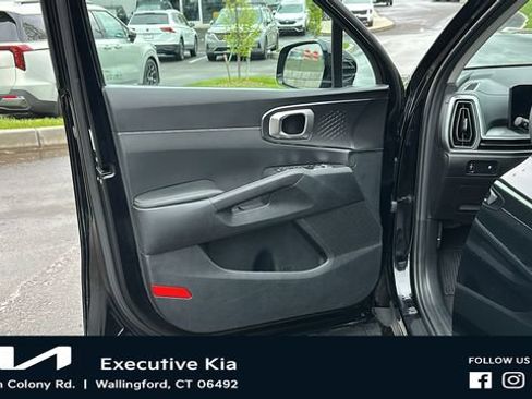 Certified 2024 Kia Sorento S w/ Panoramic Sunroof Package AWD/4WD image 8