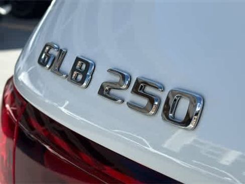 Certified 2025 Mercedes-Benz GLB 250 4MATIC image 39