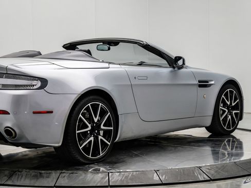 Used 2009 Aston Martin V8 Vantage Convertible image 23