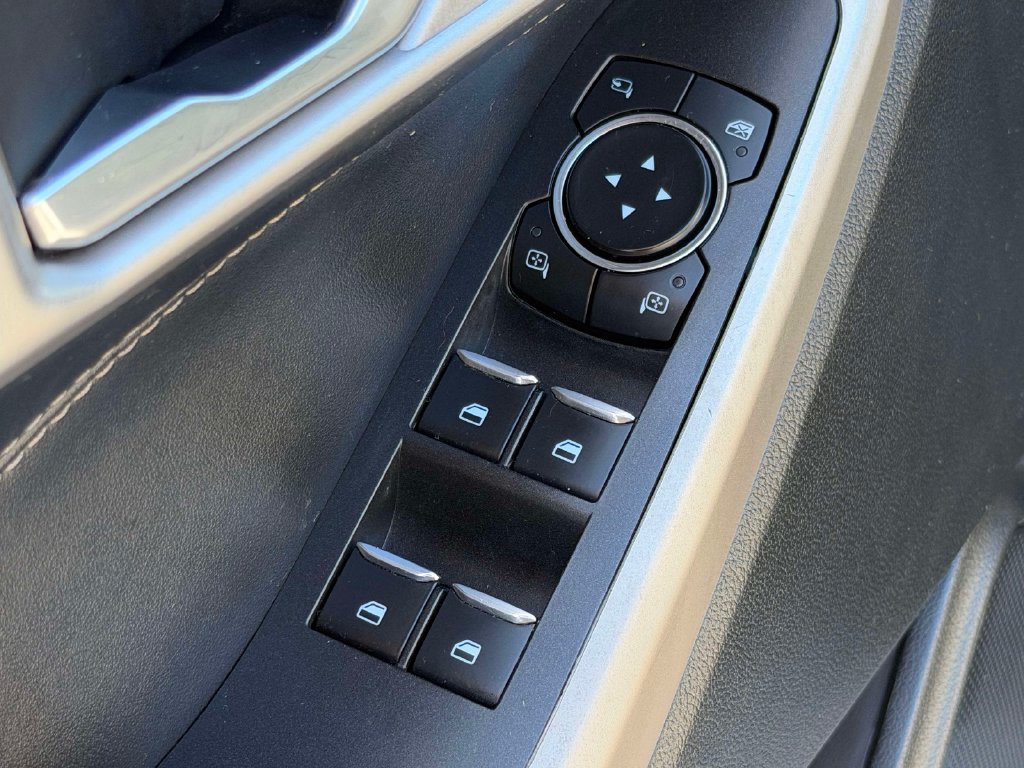 Used 2023 Ford Explorer Limited w/ Equipment Group 301A AWD/4WD image 13