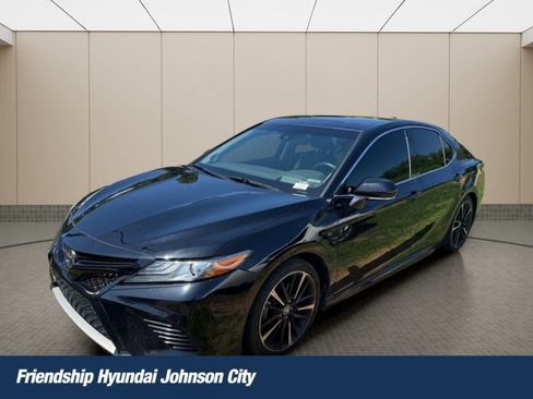Used 2019 Toyota Camry XSE FWD image 1