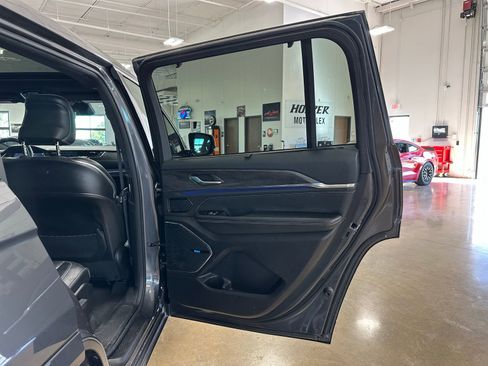 Used 2021 Jeep Grand Cherokee L Overland w/ Luxury Tech Group IV image 45