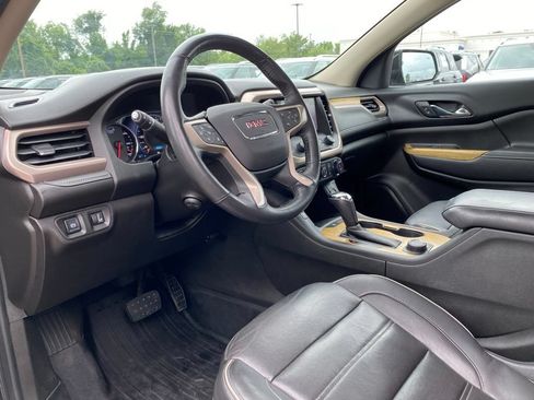 Used 2017 GMC Acadia Denali w/ Technology Package FWD image 9