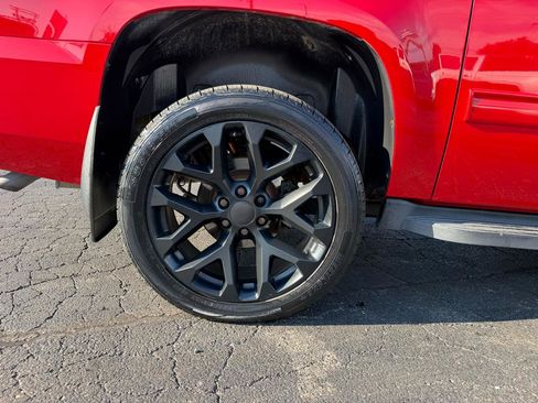 Used 2013 GMC Yukon XL SLE w/ Suspension Package, Off-Road AWD/4WD image 9