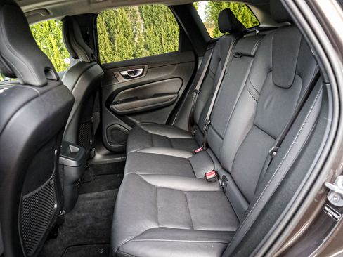 Used 2025 Volvo XC60 B5 Plus image 31