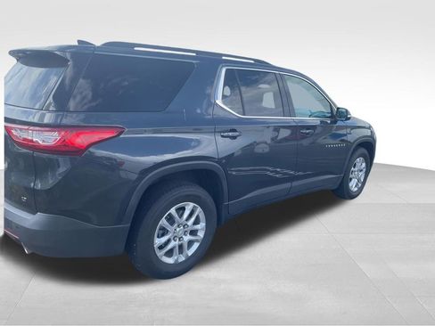Used 2021 Chevrolet Traverse LT FWD image 3
