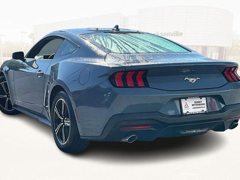 Used 2024 Ford Mustang Coupe RWD image 4