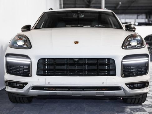 Used 2019 Porsche Cayenne Turbo AWD/4WD image 18