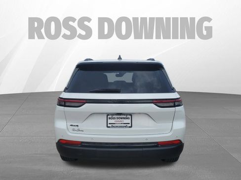 Used 2025 Jeep Grand Cherokee Altitude AWD/4WD image 5