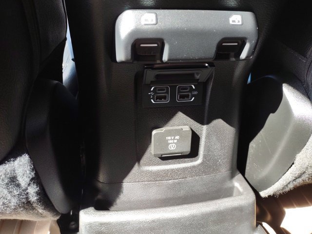 Used 2019 Jeep Wrangler Unlimited Sahara w/ Uconnect 4C Nav & Sound Group AWD/4WD image 21