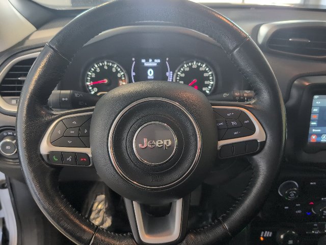 Used 2018 Jeep Renegade Latitude w/ Cold Weather Group AWD/4WD image 17