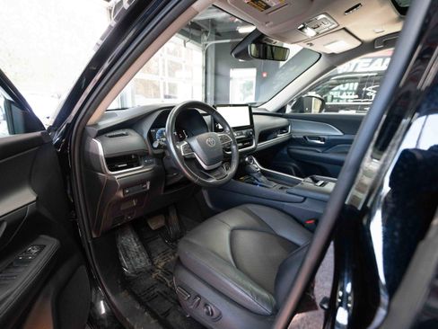 Used 2024 Toyota Grand Highlander XLE image 8