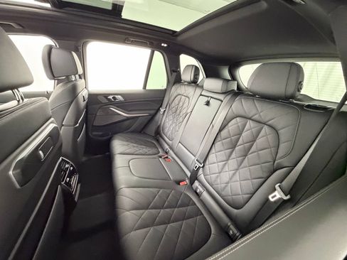 Used 2025 BMW X5 xDrive40i w/ M Sport Package AWD/4WD image 33