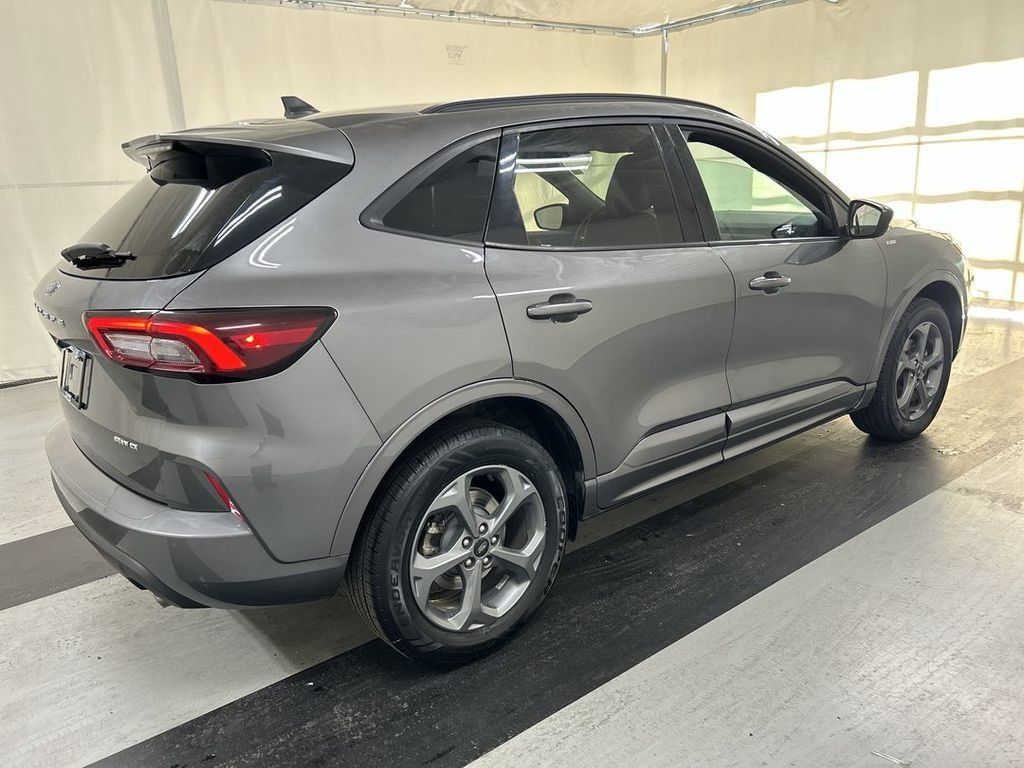 Used 2024 Ford Escape ST-Line AWD/4WD image 2