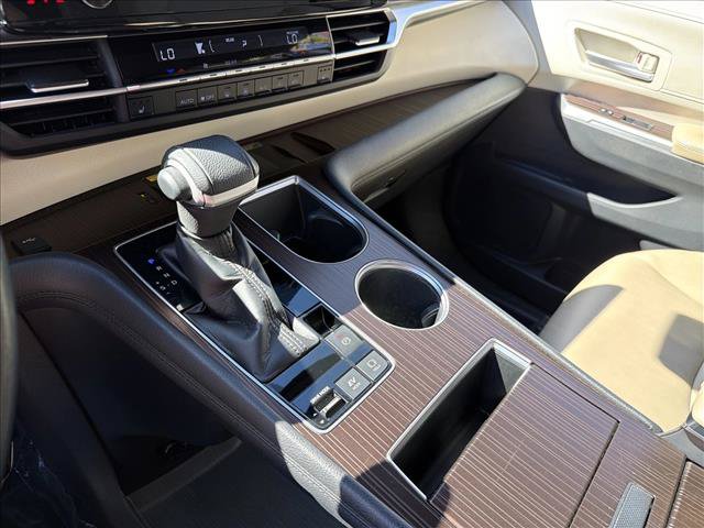Used 2022 Toyota Sienna XLE w/ XLE Plus Package FWD image 21