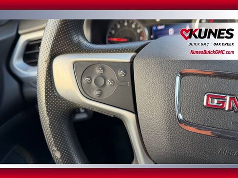 Used 2023 GMC Acadia SLE image 16