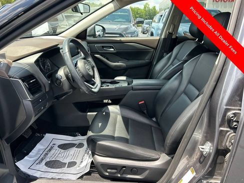 Used 2021 Nissan Rogue SV w/ Premium Package FWD image 2