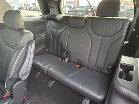 Used 2024 Hyundai Palisade SEL w/ Premium Package image 16