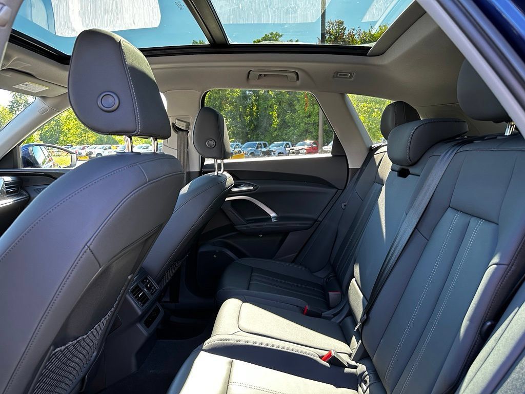 Used 2025 Audi Q5 Premium w/ Convenience Package AWD/4WD image 21