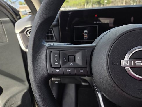 Certified 2025 Nissan Kicks S image 18