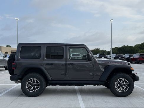 Used 2025 Jeep Wrangler Unlimited Rubicon image 3