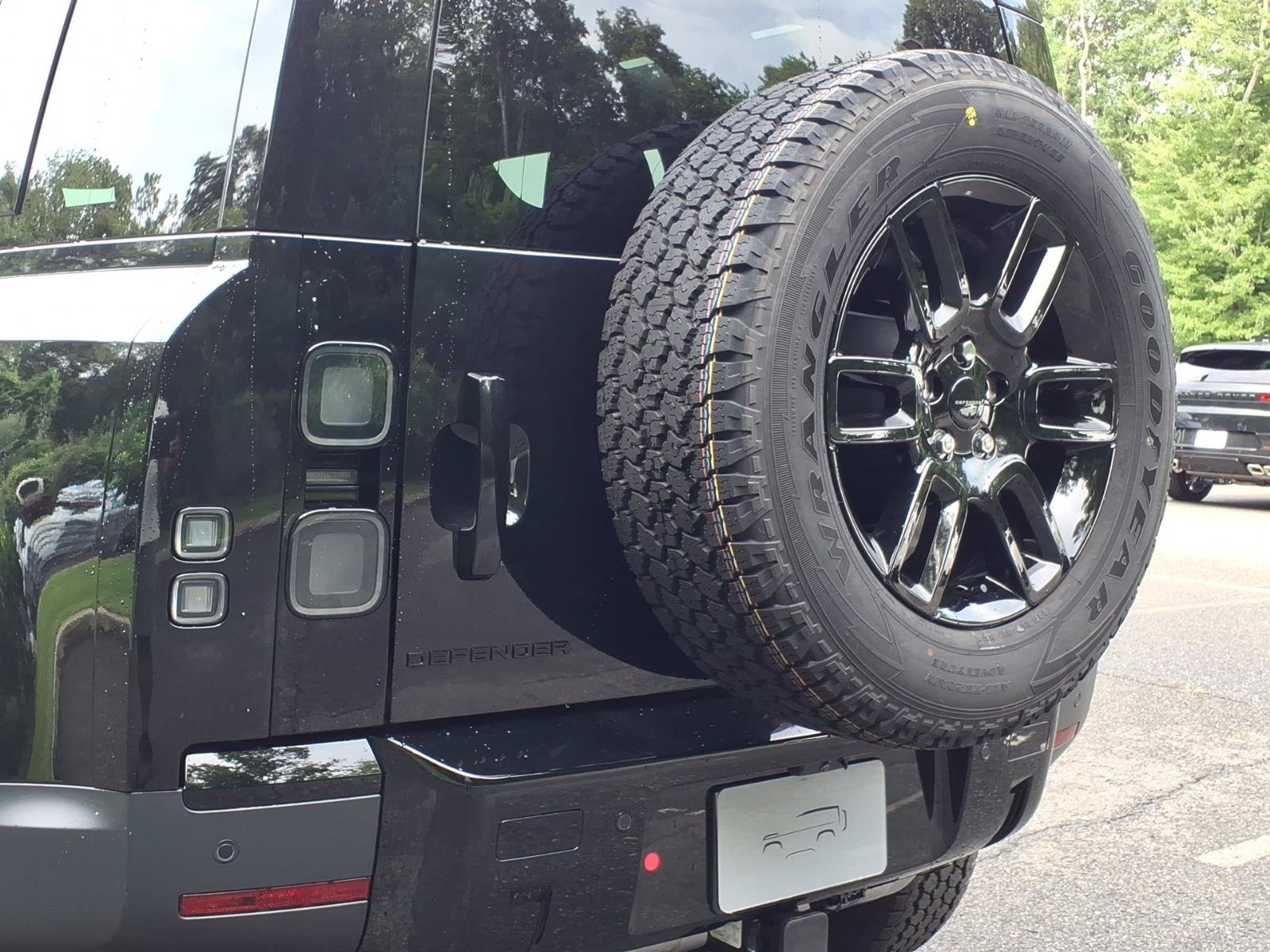 New 2026 Land Rover Defender 110 S AWD/4WD image 16