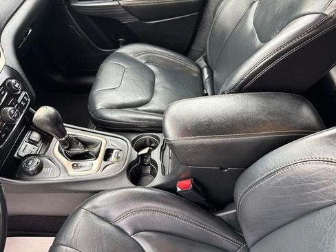 Used 2016 Jeep Cherokee Limited AWD/4WD image 16