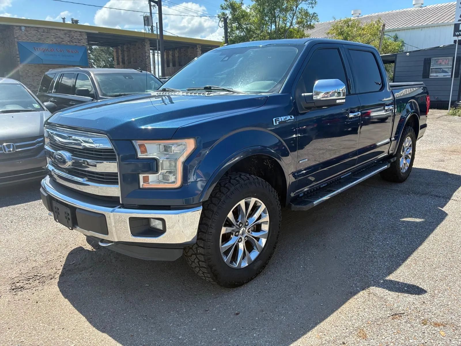 Used 2016 Ford F150 Lariat w/ Equipment Group 502A Luxury AWD/4WD image 2