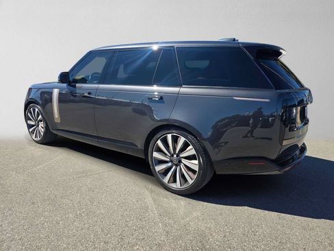 Used 2023 Land Rover Range Rover SV AWD/4WD image 3