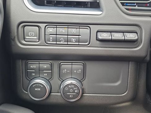 Used 2023 GMC Yukon XL AT4 w/ AT4 Premium Package image 28