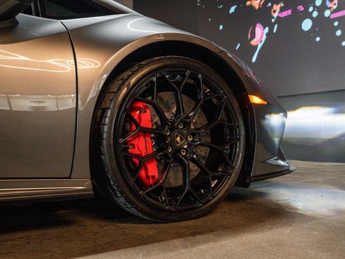 Used 2021 Lamborghini Huracan EVO RWD image 19