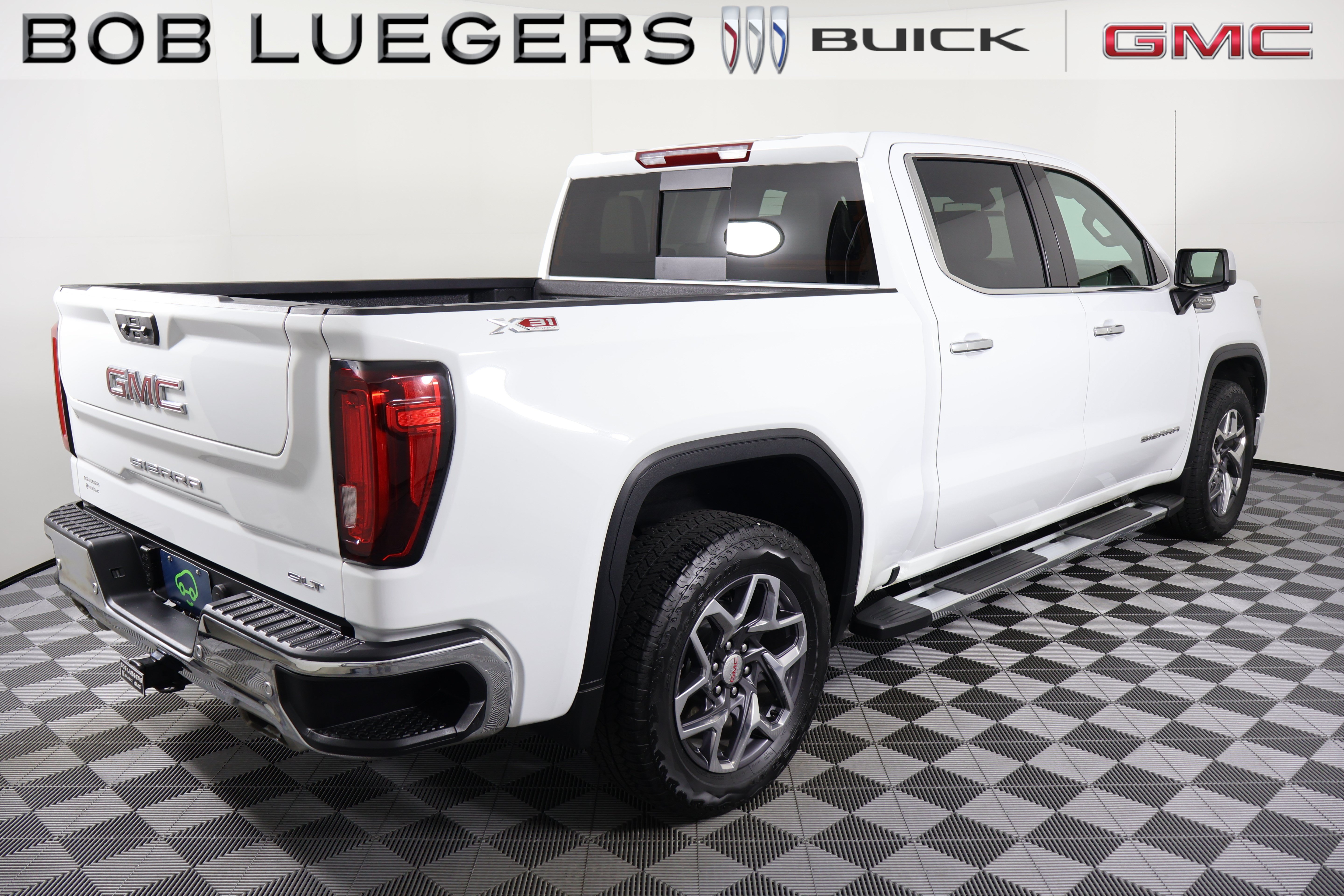 Certified 2025 GMC Sierra 1500 SLT w/ SLT Premium Plus Package AWD/4WD image 9