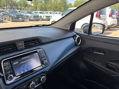 Used 2025 Nissan Versa SV FWD image 33