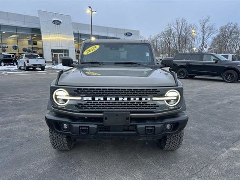 Used 2025 Ford Bronco Badlands image 2