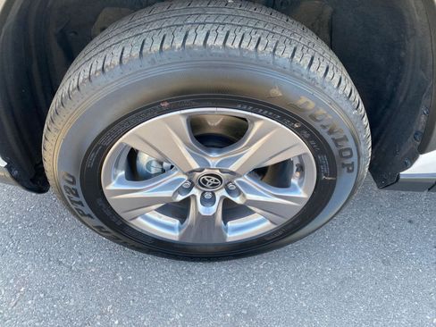 Used 2025 Toyota RAV4 XLE w/ Convenience Package image 32