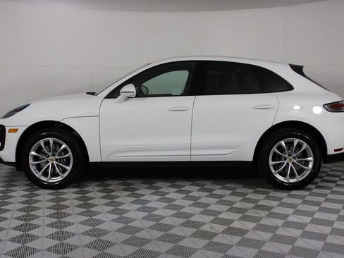Certified 2026 Porsche Macan AWD/4WD image 2