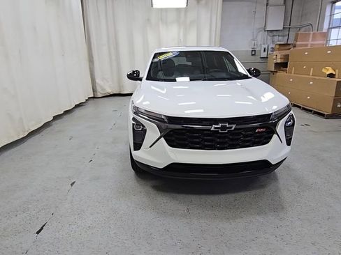 Certified 2024 Chevrolet Trax RS w/ Sunroof Package image 4